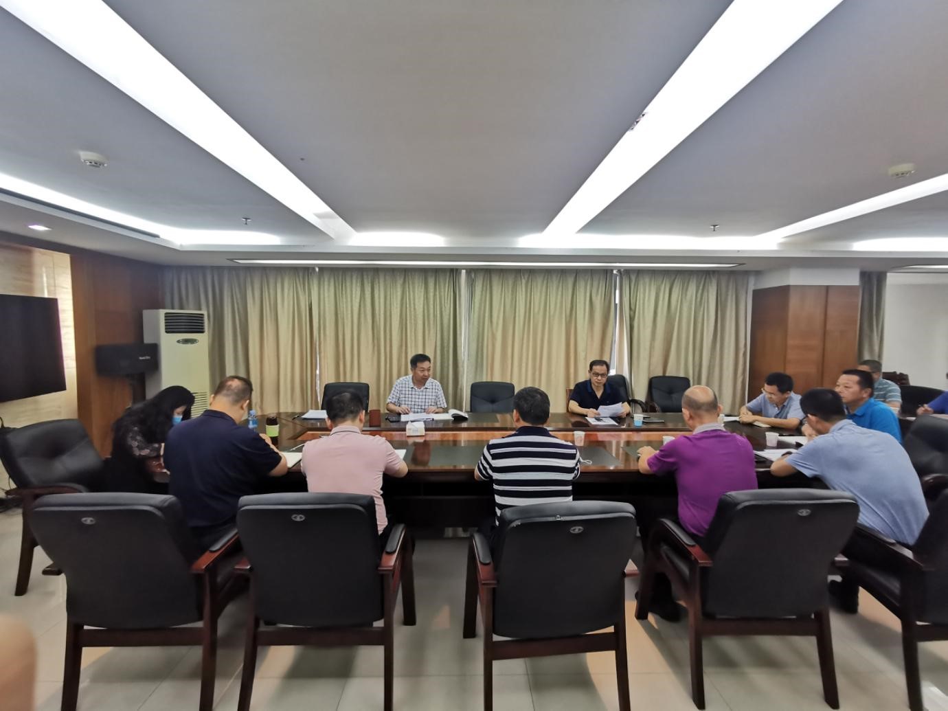 南宁农工商集团公司召开第二季度 党委中心组理论学习会