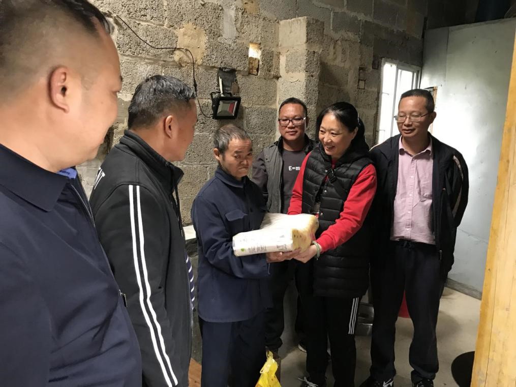您好，我今天的名字叫“雷锋”！ ——南宁农工商集团“学雷锋”系列活动纪实