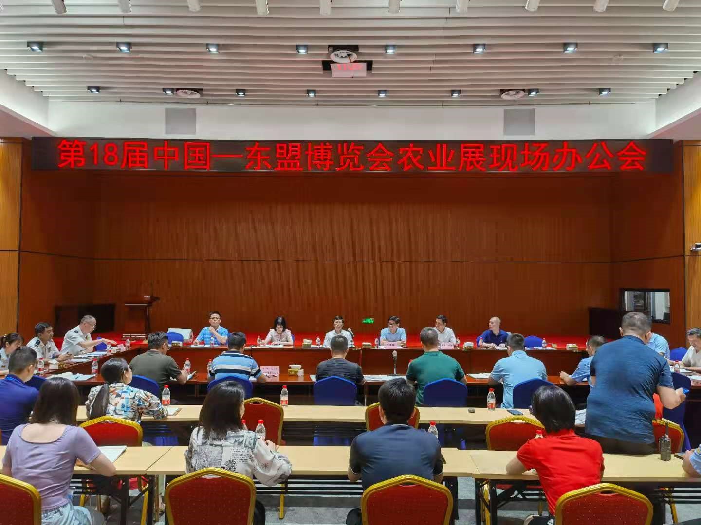 广西“两会”指挥中心、广西国际博览事务局 带队到广西农业会展中心进行现场办公会