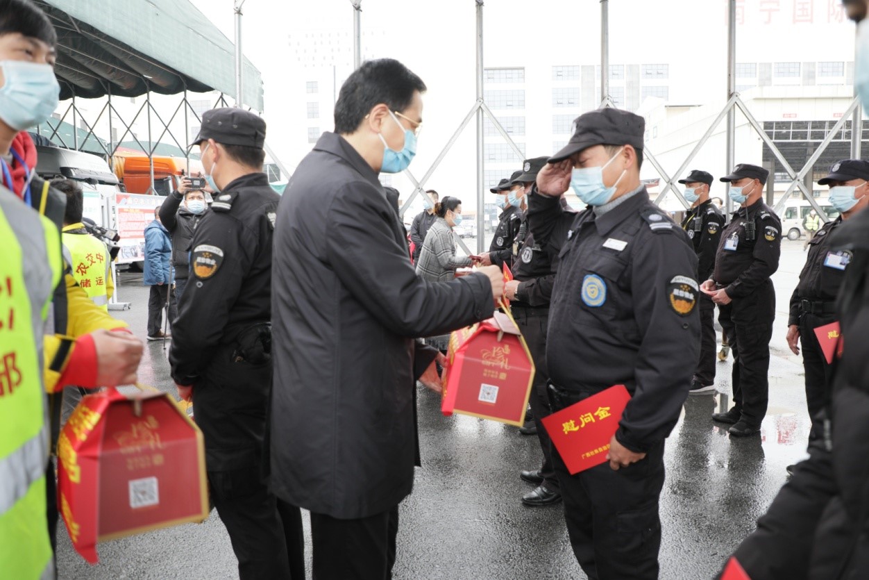 节前慰问送温暖、浓浓关怀暖人心——自治区总工会2022年元旦春节送温暖活动启动仪式在农交中心举行