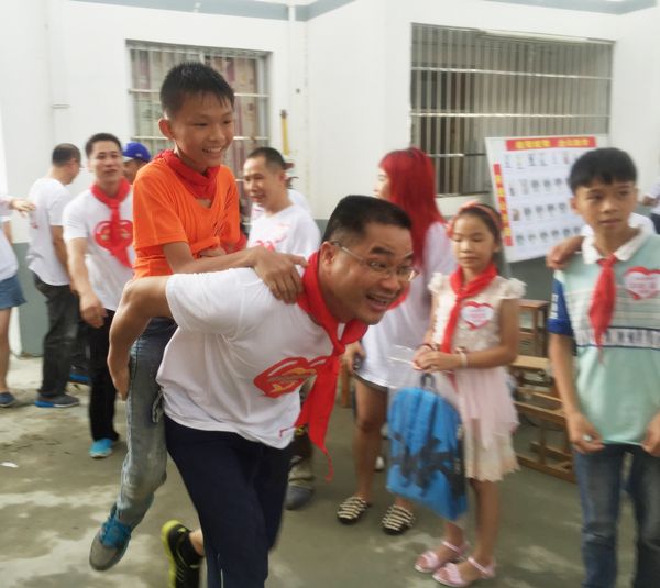 青龙岗长安园公司积极参与田东“能帮就帮，合众助学”爱心活动