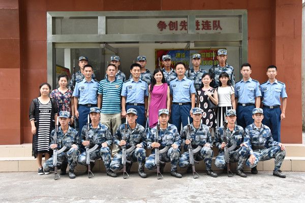 柳沙企业公司开展“八一”慰问活动